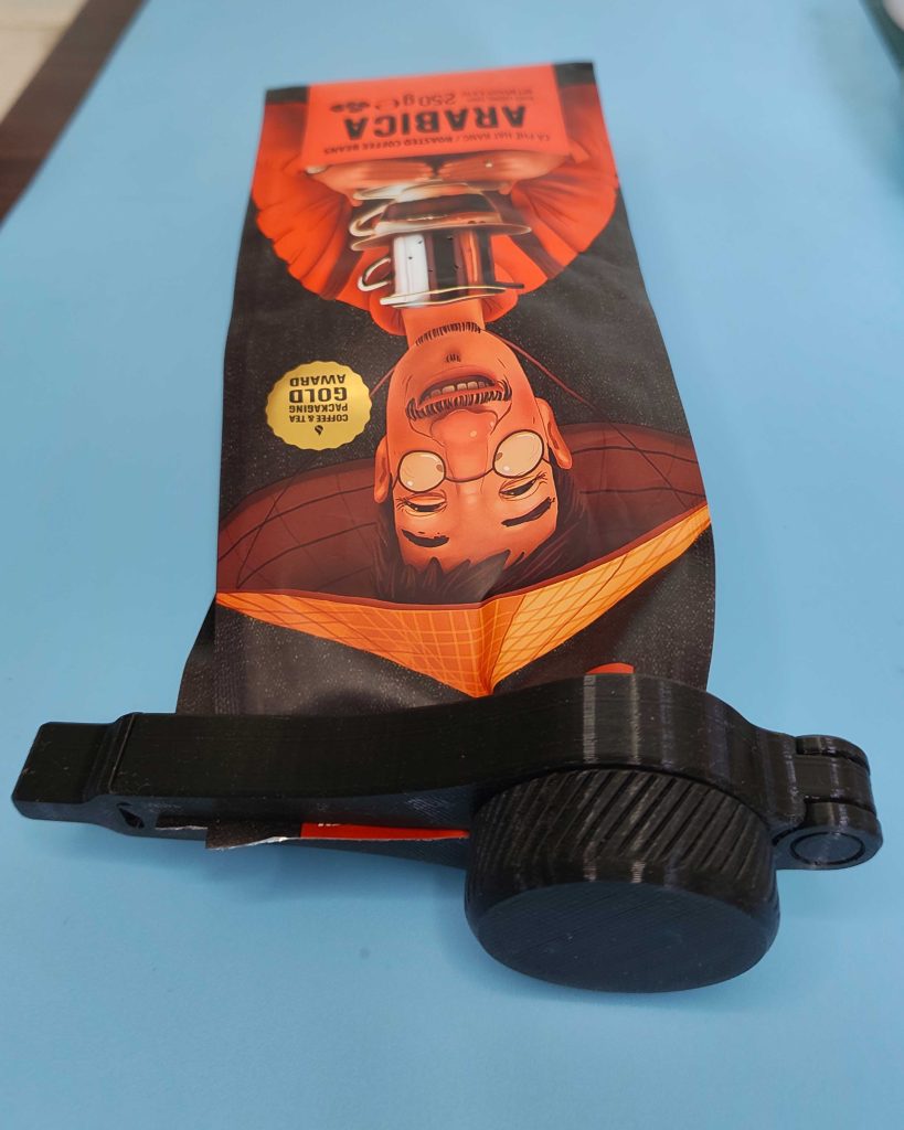 coffee bag sealer, coffee zipper clip, airtight coffee storage, reusable coffee clip, coffee bag closure, coffee freshness keeper, coffee bean storage clip, food bag zipper, reusable bag sealer, coffee aroma lock, coffee accessories, kitchen storage tools, eco friendly coffee storage